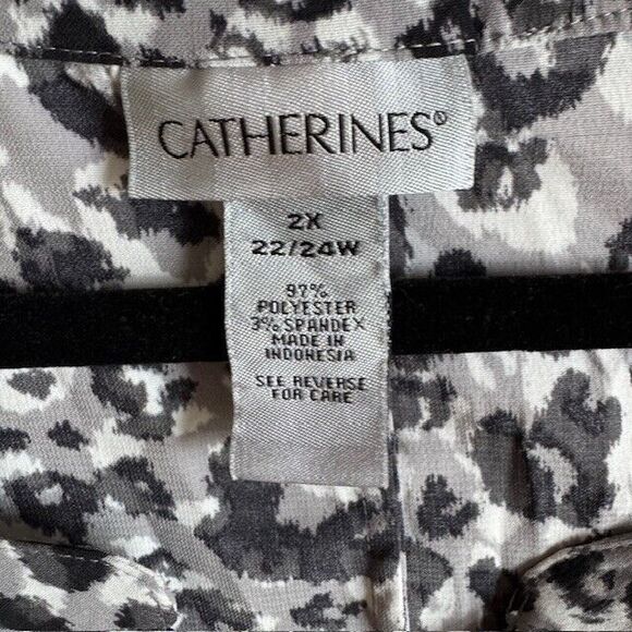 Catherine's Womens Animal Print Blouse 2X Black/Gray Button Up 3/4 Button Sleeve - Picture 3 of 9